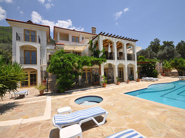 Beautiful Country House Located on a Large Plot of 9520 m2 For Sale in Gocek Town