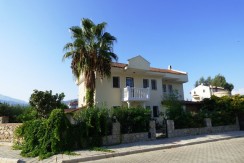 2 Villa Frontshot_resize