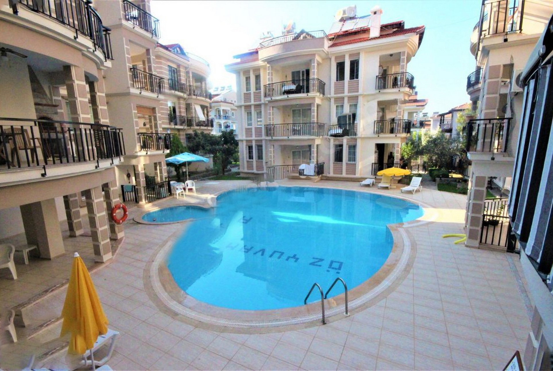 Lovely 2 Bedroom Apartment with Large Communal Pool