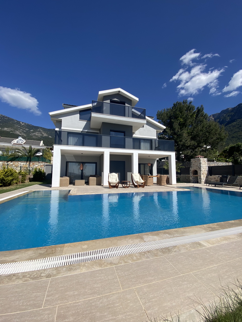 Luxury 4 Bedroom Villa with Stunning Mountain View
