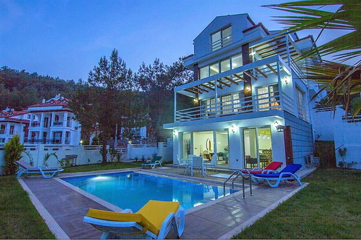 Ovacık’ta 4 Odalı Özel Havuzlu Satılık Triplex Villa