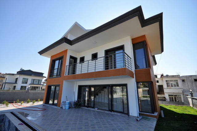 10 Bedroom Brand New Luxury Villa with Swimming Pool For Sale