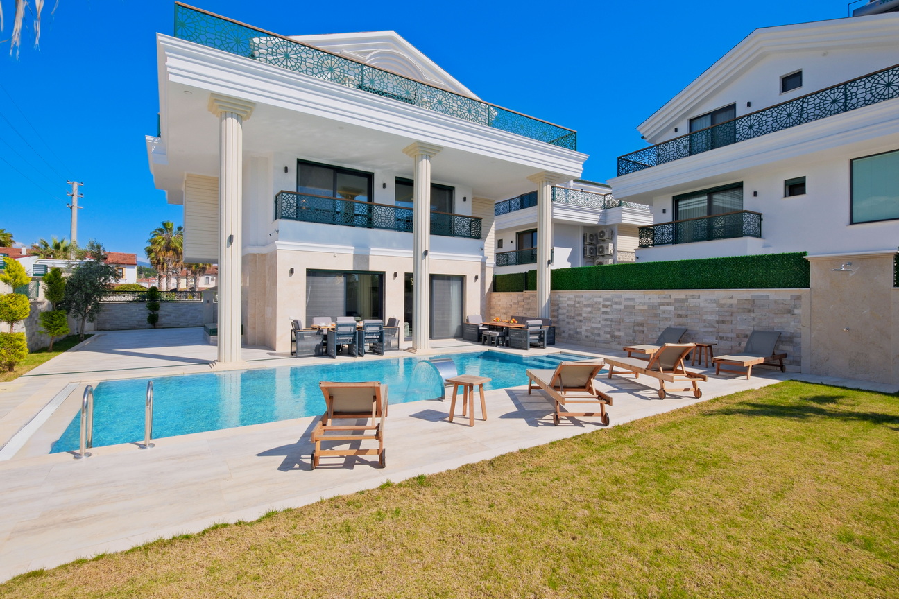 5 Bedroom Detached  Luxury Quadruplex Villa with Pool For Sale
