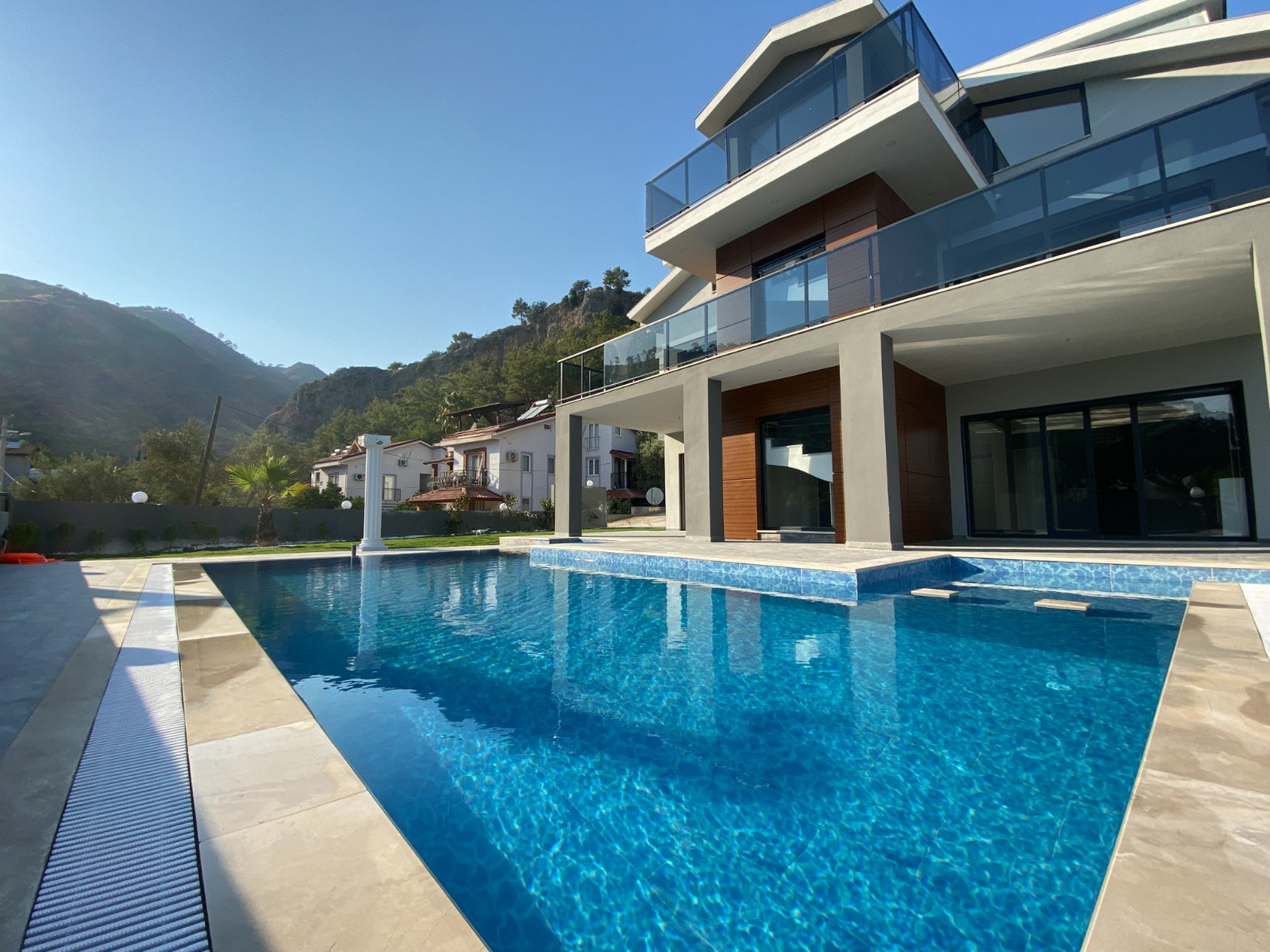 4 Bedroom Luxury Villas with Sea View & Swimming Pool For Sale