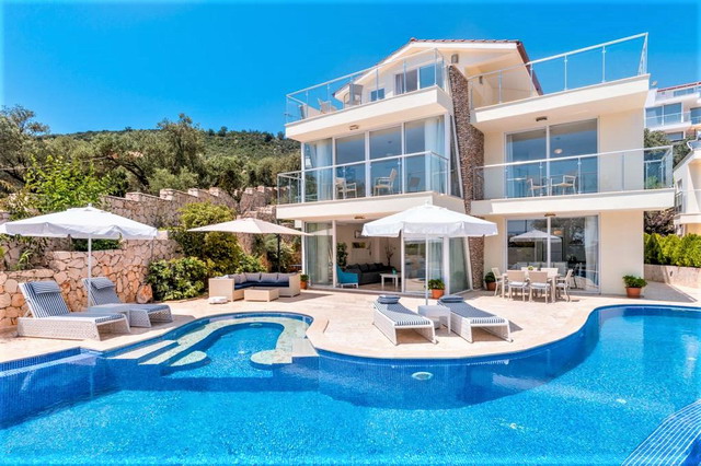 5 Bedroom Luxury Triplex Villa With Private Swimming Pool For Sale