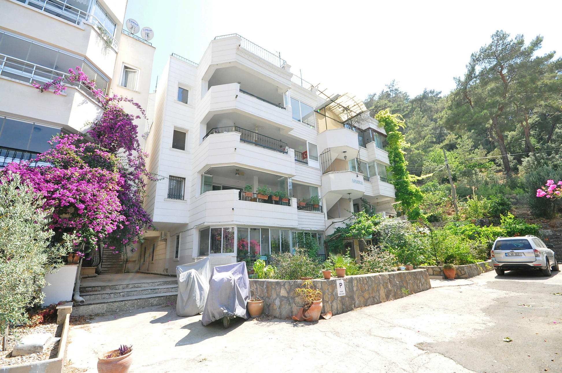 Beautifully Presented 3 Bedroom First Floor Apartment with Shared Pool In Fethiye
