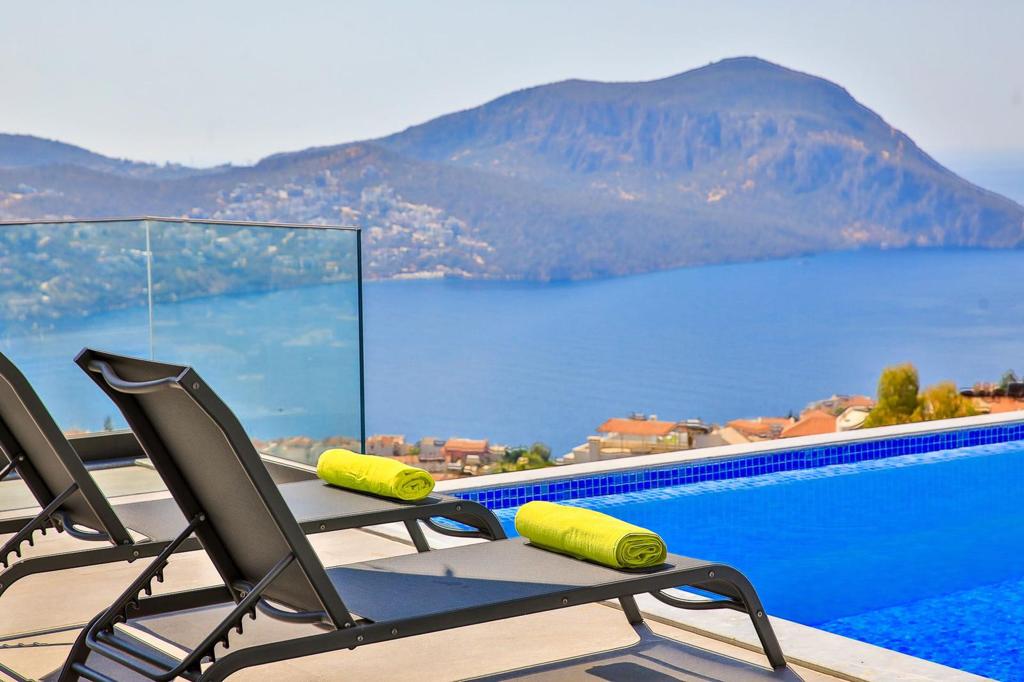 Stunning Luxury 3 Bedroom Villa with Infinity Pool in Ortaalan Kalkan