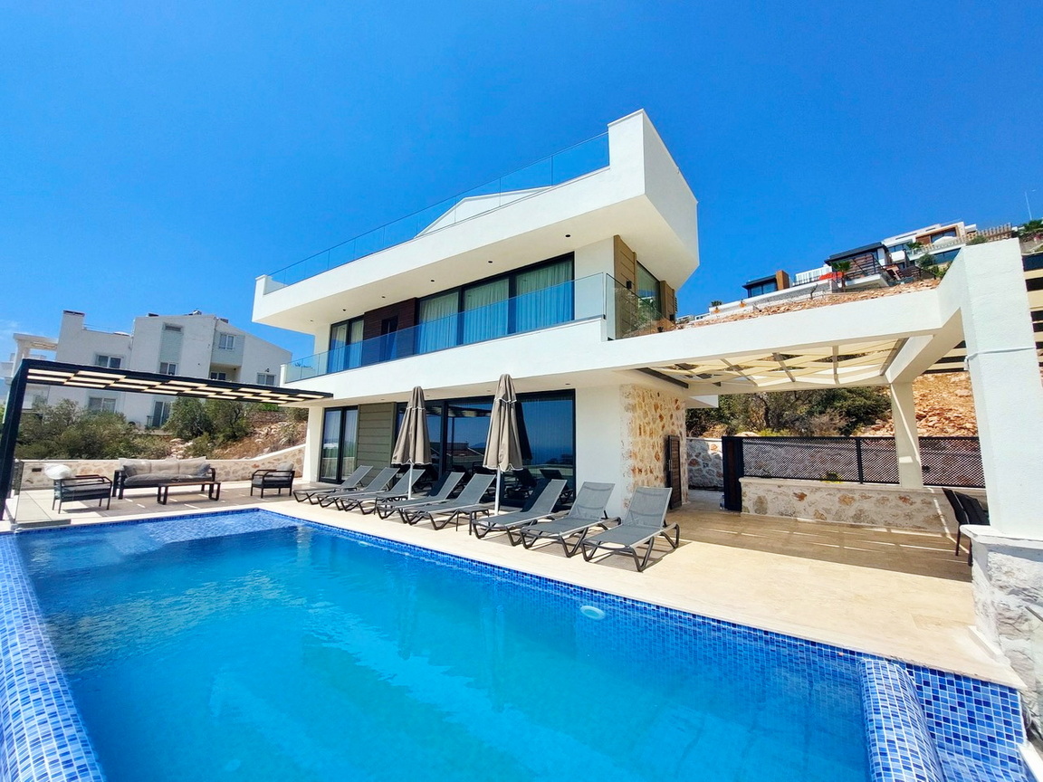 Luxury Fully Furnished Kalamar Villa For Sale with Sea Views