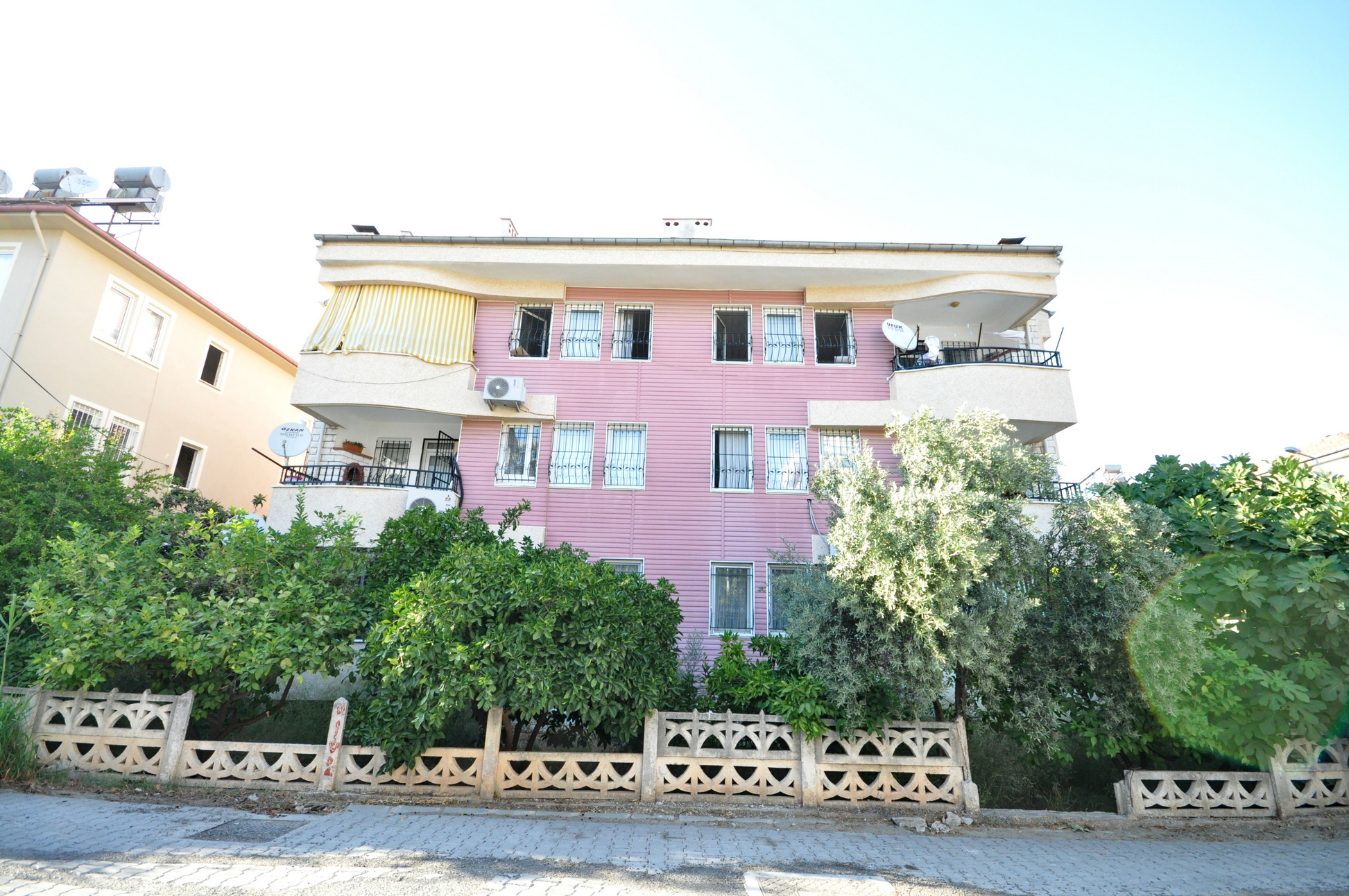 Centrally Located 3 Bedroom Apartment For Sale