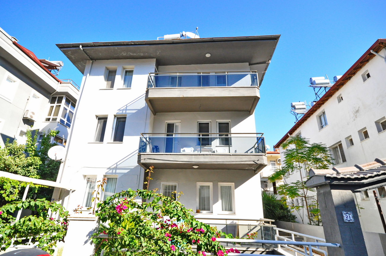 3 Bedroom Unconverted Duplex Apartment for Sale Close to the Promenade