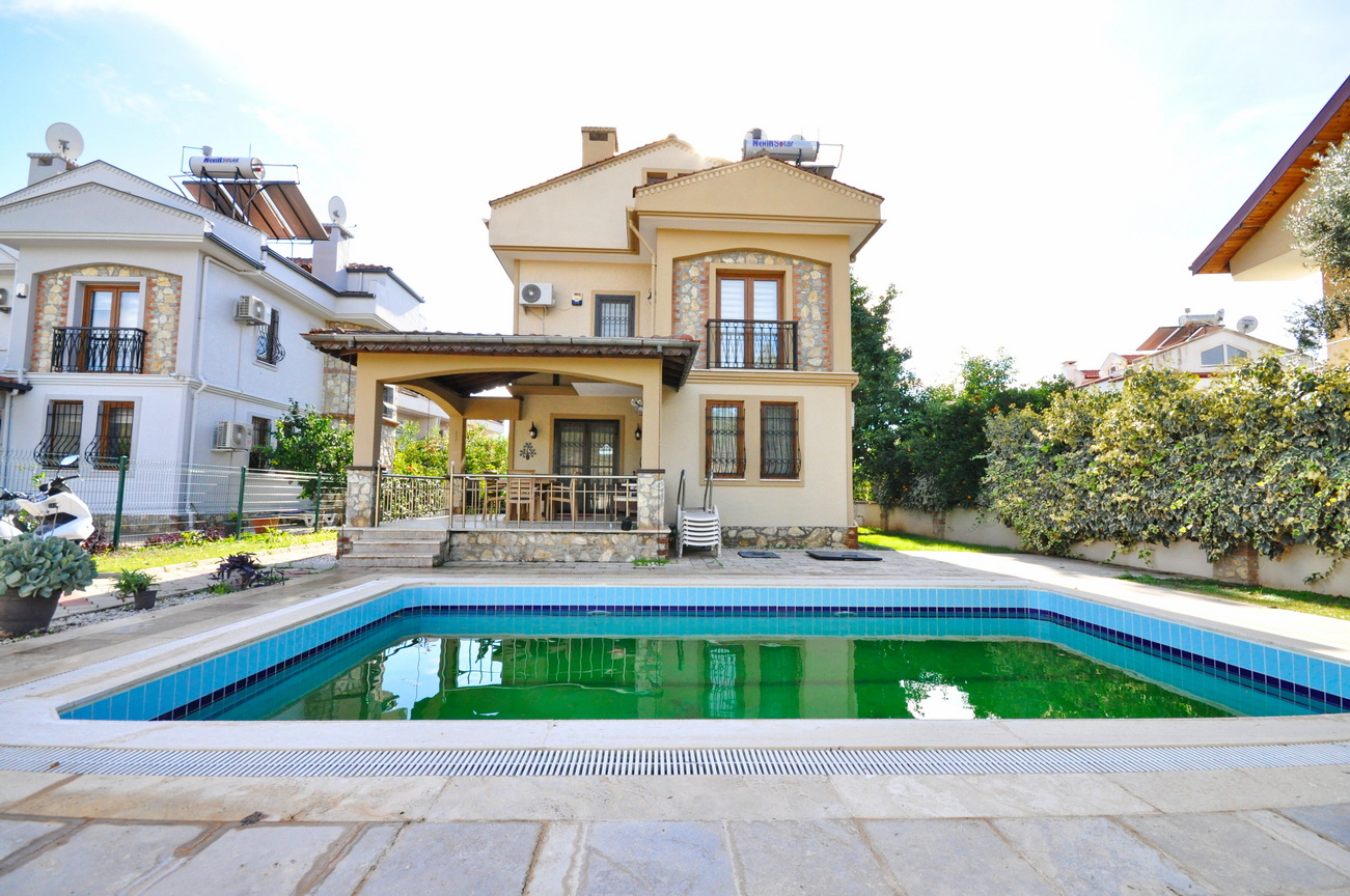 Spacious 4 Bedroom Triplex Villa with Private Pool and Gardens for Sale in Calis