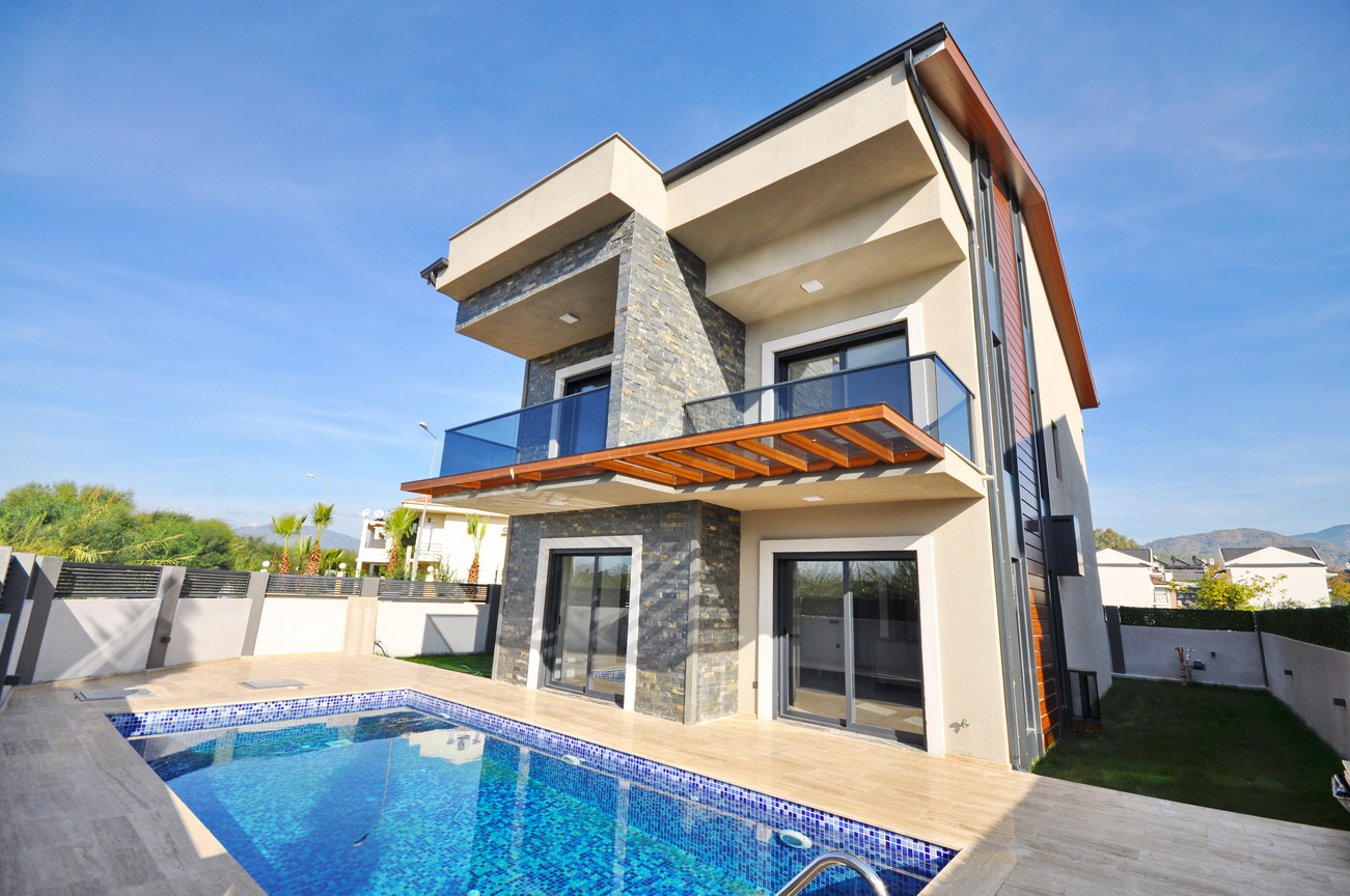Brand New 5 Bedroom Villas with Private Pool & Garden Just 500 m. to the Calis Beach