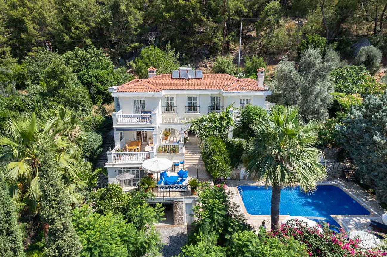 Excellent Spacious 6 Bedroom Villa with a Large Plot of 1271 m2 in Gocek