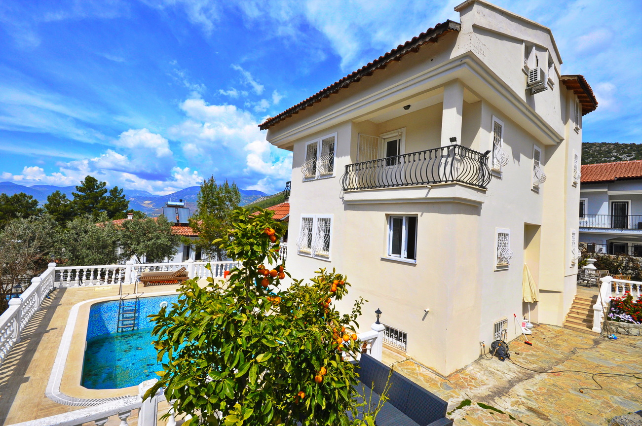 Charming 6 Bedroom Detached Villa with Private Pool and Gardens in Uzumlu