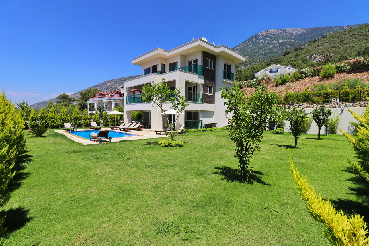 Modern 5 Bedroom Detached Villa with Private Pool and Large Garden in Ovacik