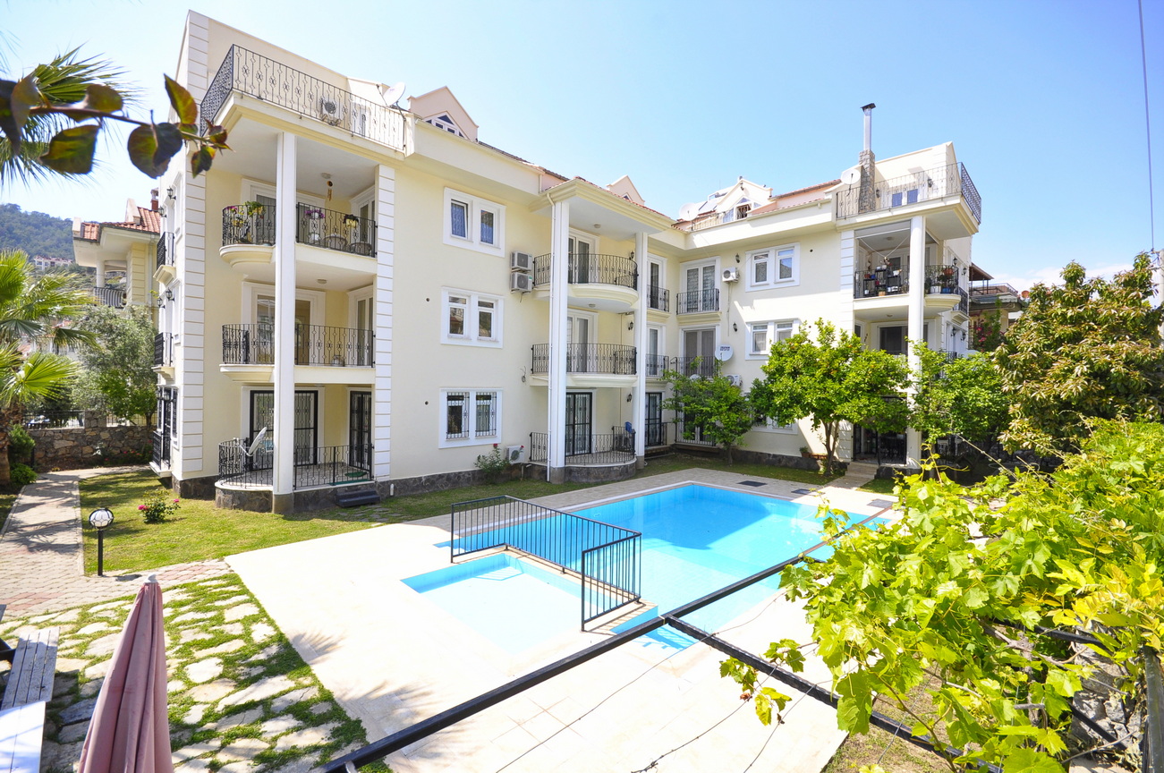 Spacious 4 Bedroom Duplex Apartment with Communal Pool & Gardens in Deliktas
