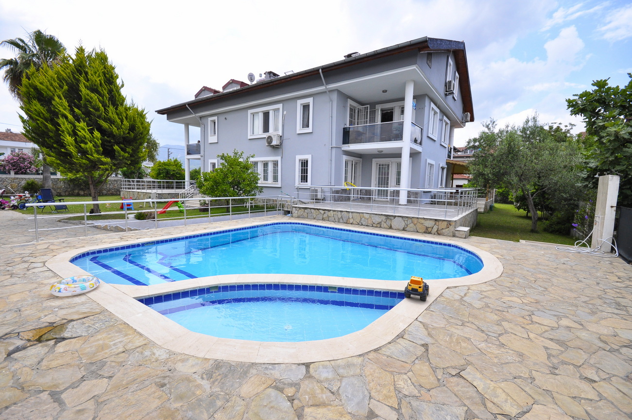 Fully Furnished 1 Bedroom Apartment with Communal Pool & Mature Gardens in Babatasi Fethiye