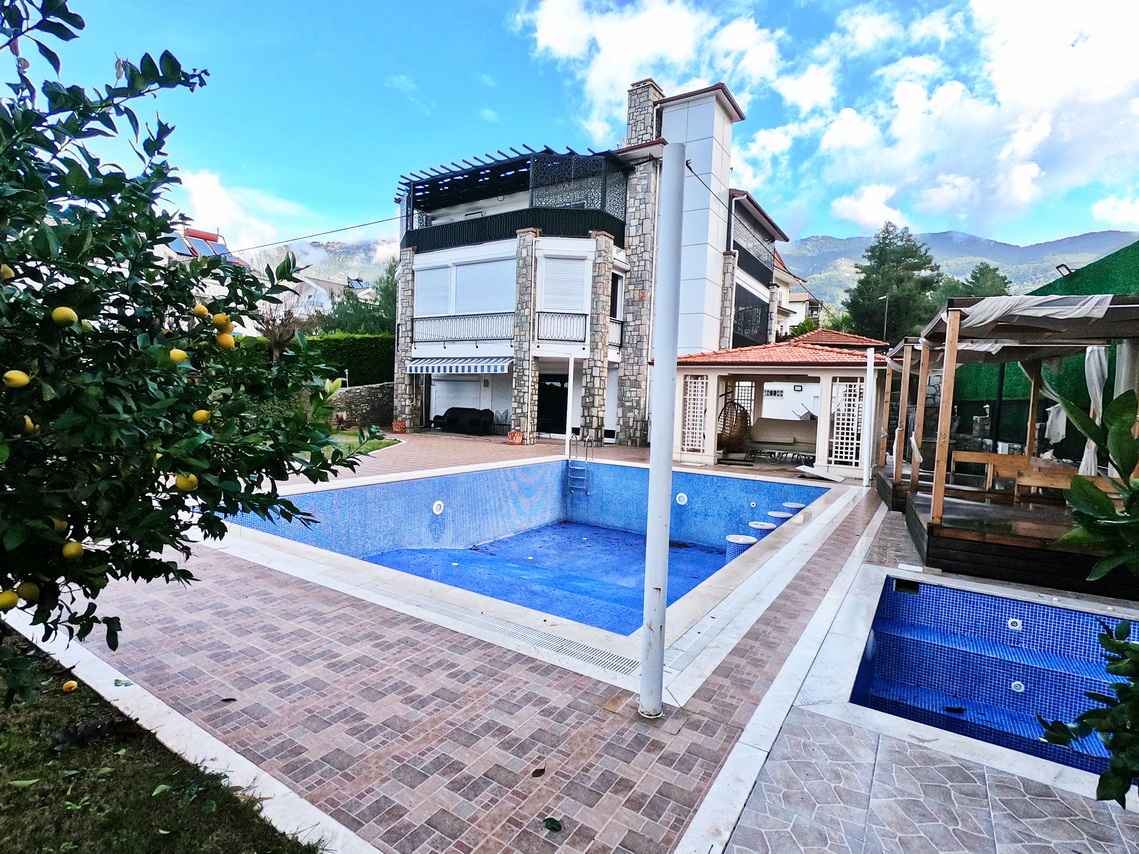 8 Bedroom Delux Villa with Private Pool and Gardens in Ovacik
