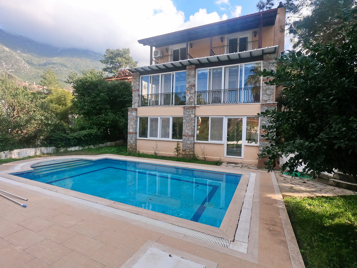 Fully Furnished 4 Bedroom Villa with Private Pool and Gardens in Ovacik
